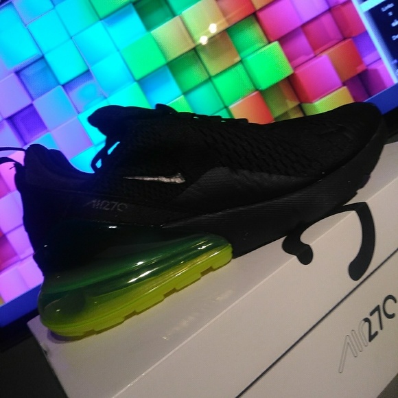 le scarpe nike air max 270 nero poshmark volt. le scarpe nike air max 270 nero poshmark volt.